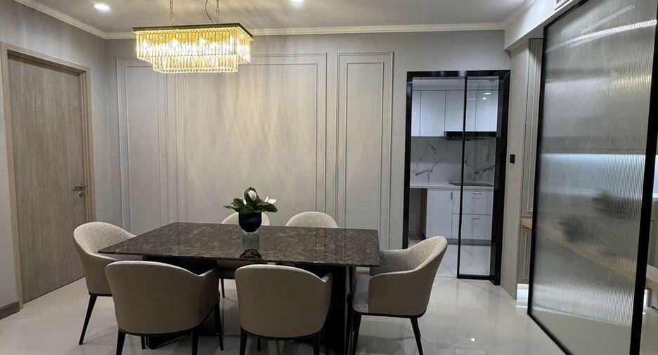 For rent 3 bedrooms condo in Watthana, Bangkok