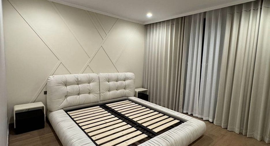 For rent 3 bedrooms condo in Watthana, Bangkok
