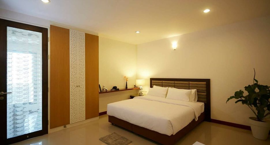 For rent 3 bedrooms apartment in Watthana, Bangkok