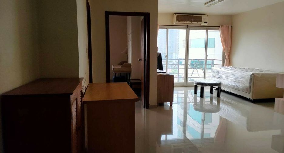 For rent 2 bedrooms condo in Yan Nawa, Bangkok