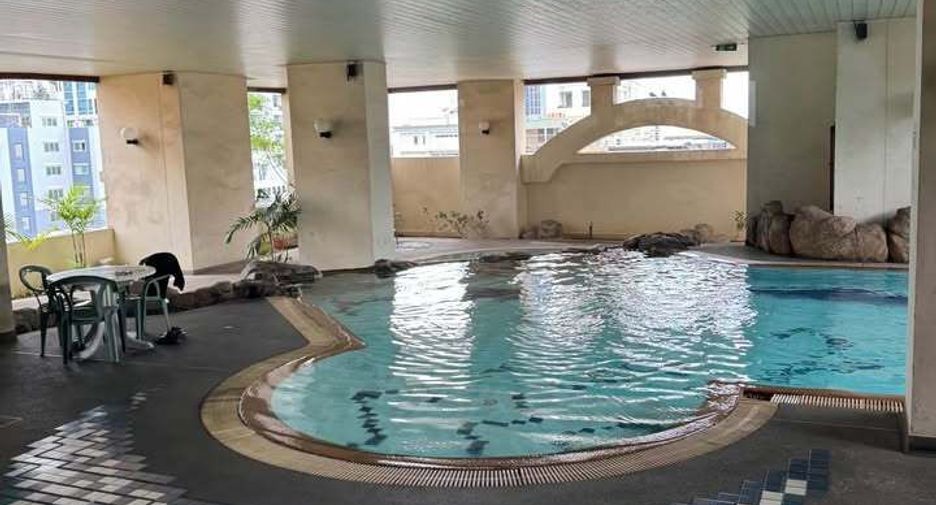 For rent 2 bedrooms apartment in Ratchathewi, Bangkok