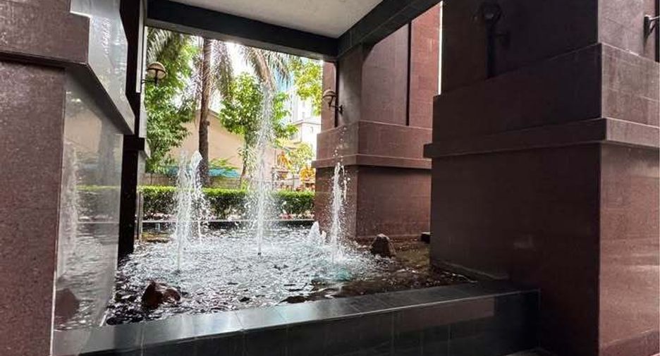For rent 2 bedrooms apartment in Ratchathewi, Bangkok