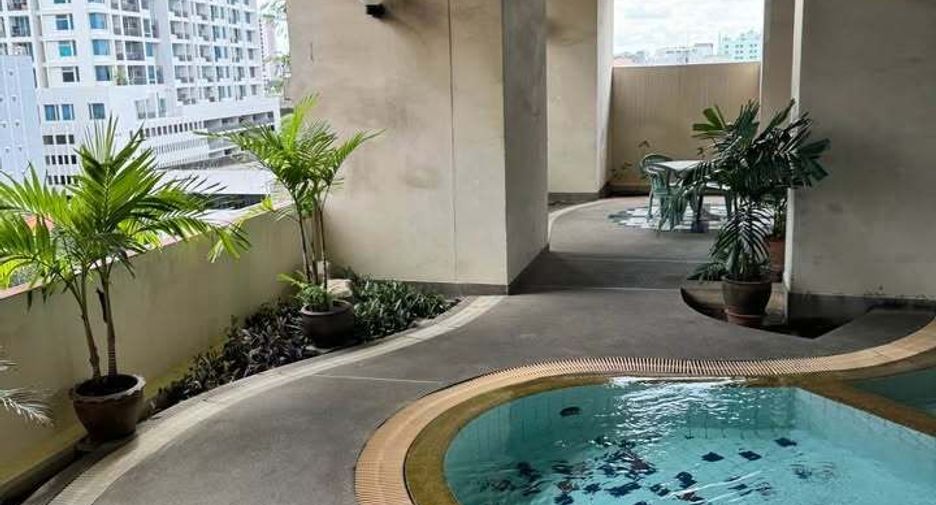 For rent 2 bedrooms apartment in Ratchathewi, Bangkok