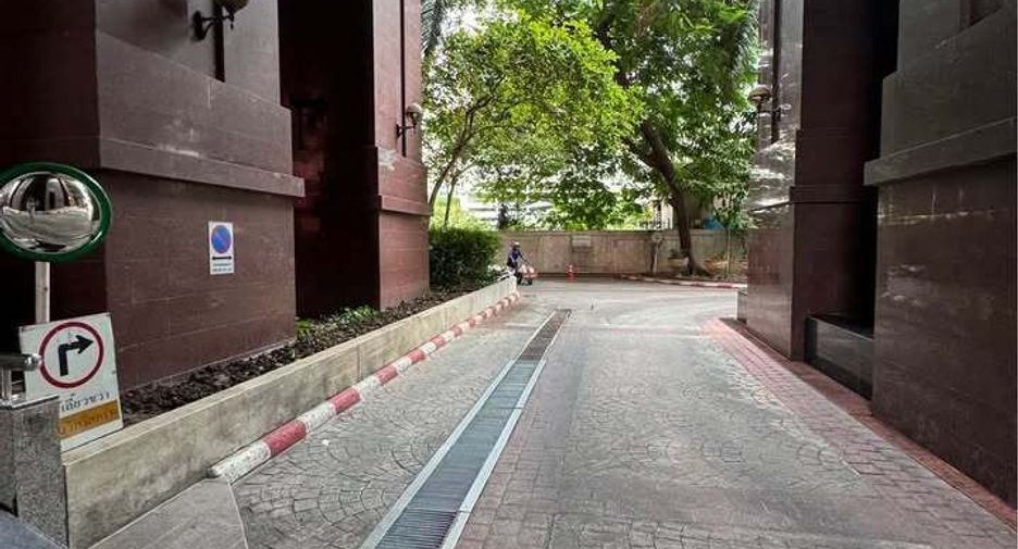 For rent 2 bedrooms apartment in Ratchathewi, Bangkok
