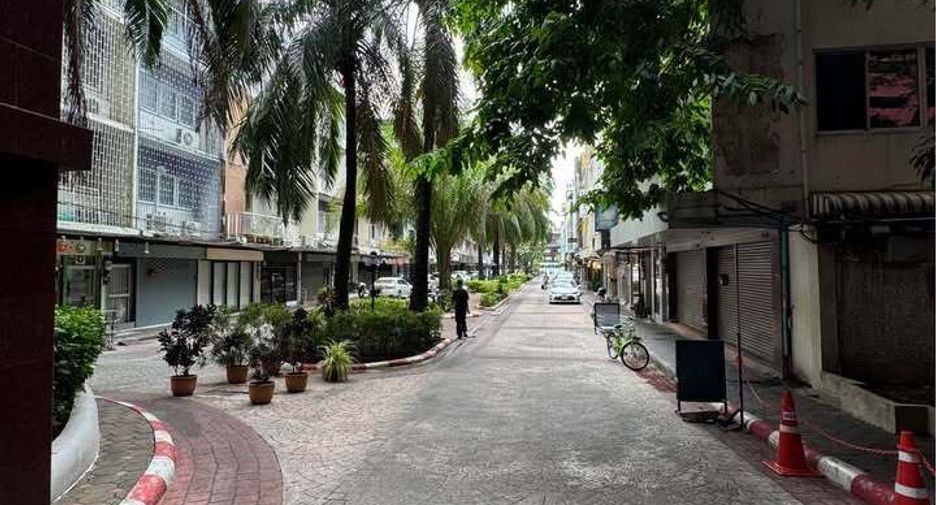 For rent 2 bedrooms apartment in Ratchathewi, Bangkok