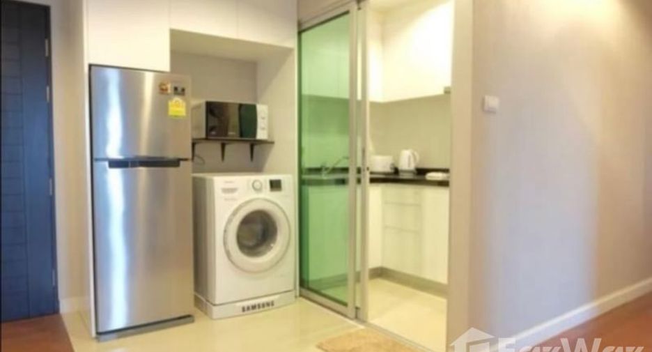 For rent 2 bedrooms condo in Huai Khwang, Bangkok