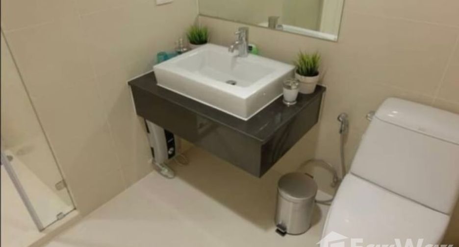 For rent 2 bedrooms condo in Huai Khwang, Bangkok
