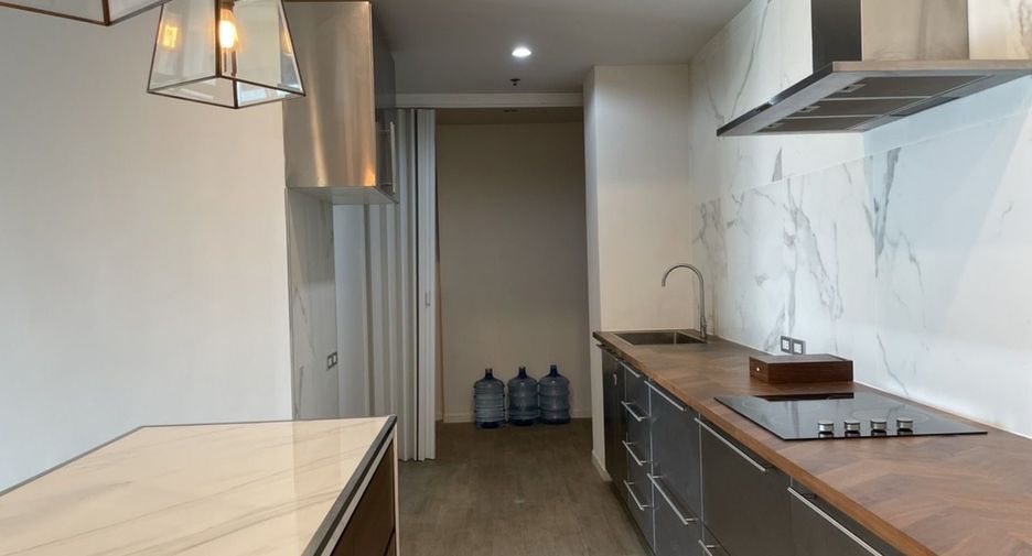 For rent 2 bedrooms condo in Khlong Toei, Bangkok