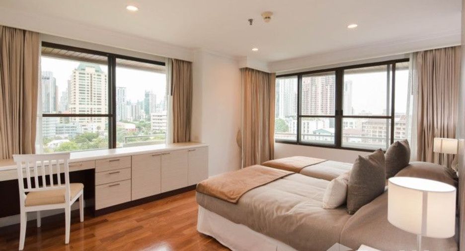 For rent 3 bedrooms condo in Khlong Toei, Bangkok