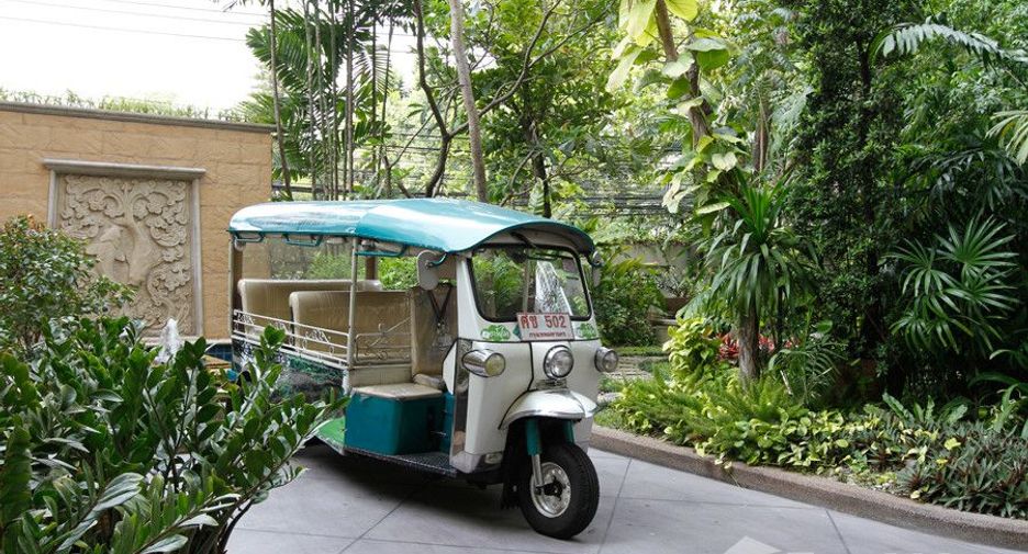 For rent 3 bedrooms condo in Khlong Toei, Bangkok