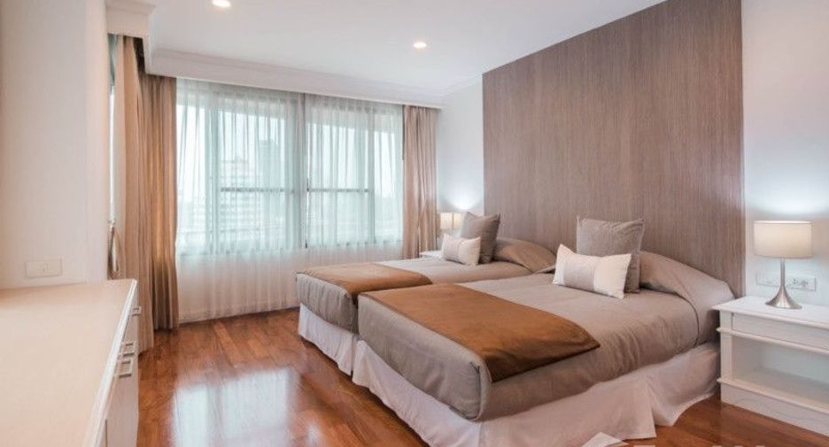 For rent 3 bedrooms condo in Khlong Toei, Bangkok