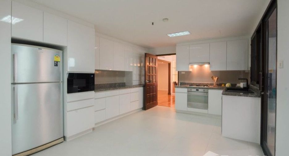 For rent 3 bedrooms condo in Khlong Toei, Bangkok