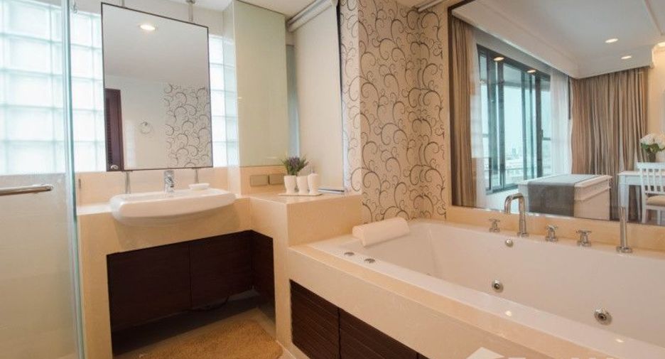 For rent 3 bedrooms condo in Khlong Toei, Bangkok