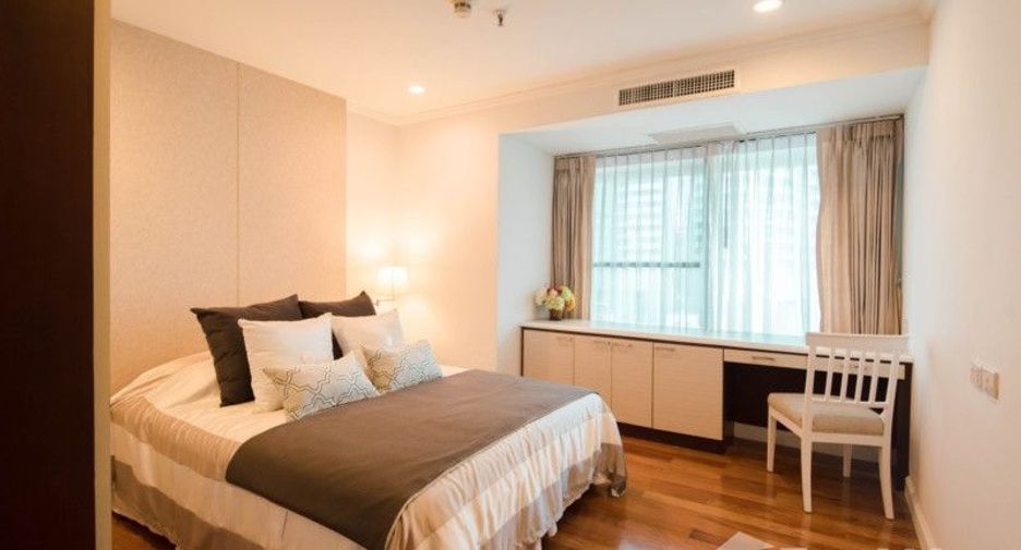 For rent 3 bedrooms condo in Khlong Toei, Bangkok