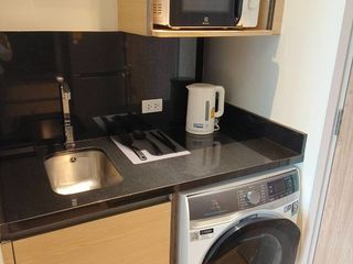 Wohnung zur Miete mit Studio in Khlong Toei, Bangkok