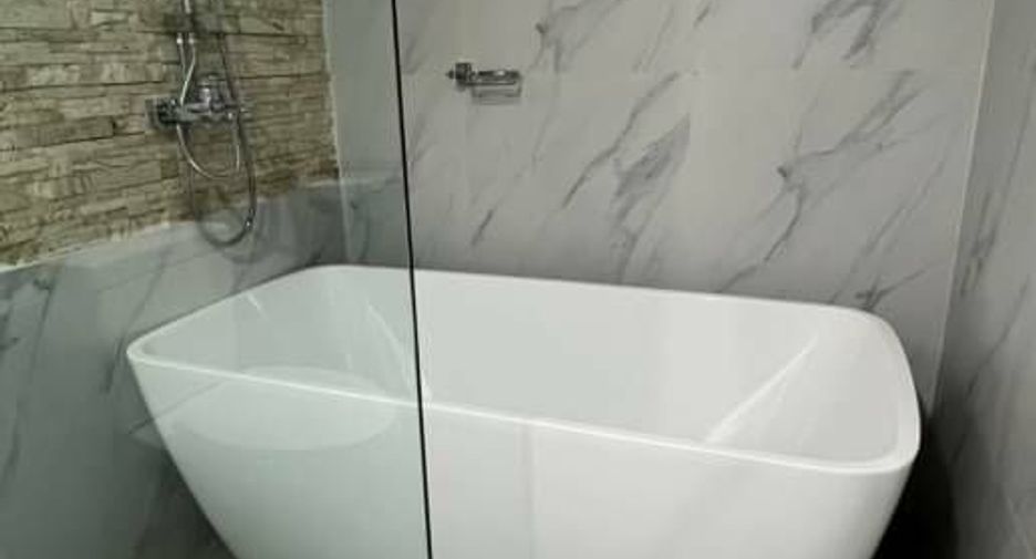 For rent 2 bedrooms apartment in Khlong Toei, Bangkok