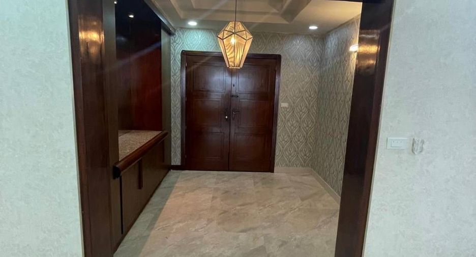 Apartment zur Miete mit 3 Zimmer in Khlong Toei, Bangkok