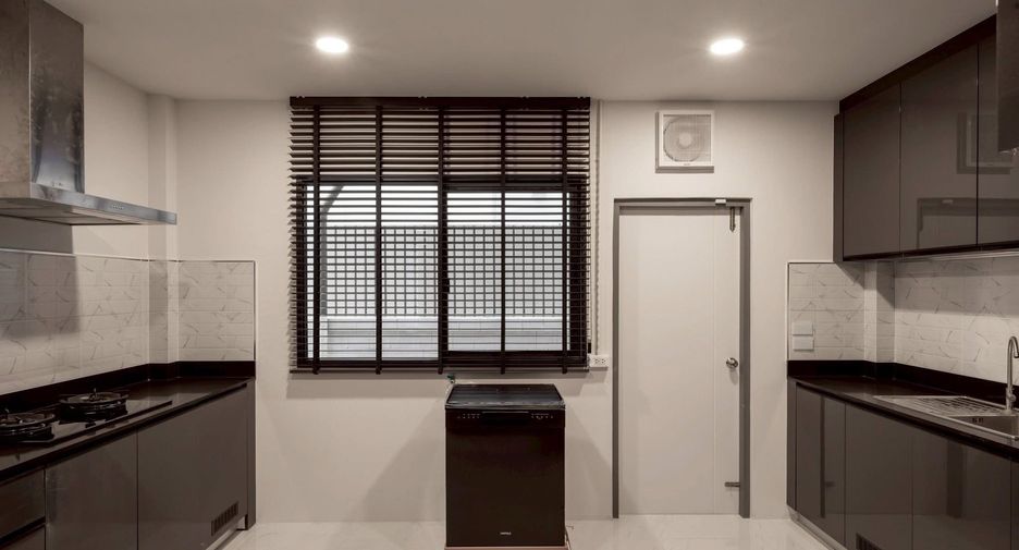 For rent 5 bedrooms house in Bang Phli, Samut Prakan