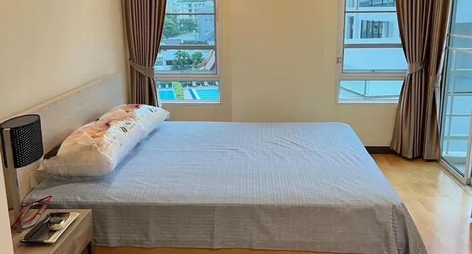 For rent 3 bedrooms condo in Watthana, Bangkok