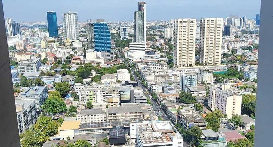 For rent 2 bedrooms condo in Watthana, Bangkok