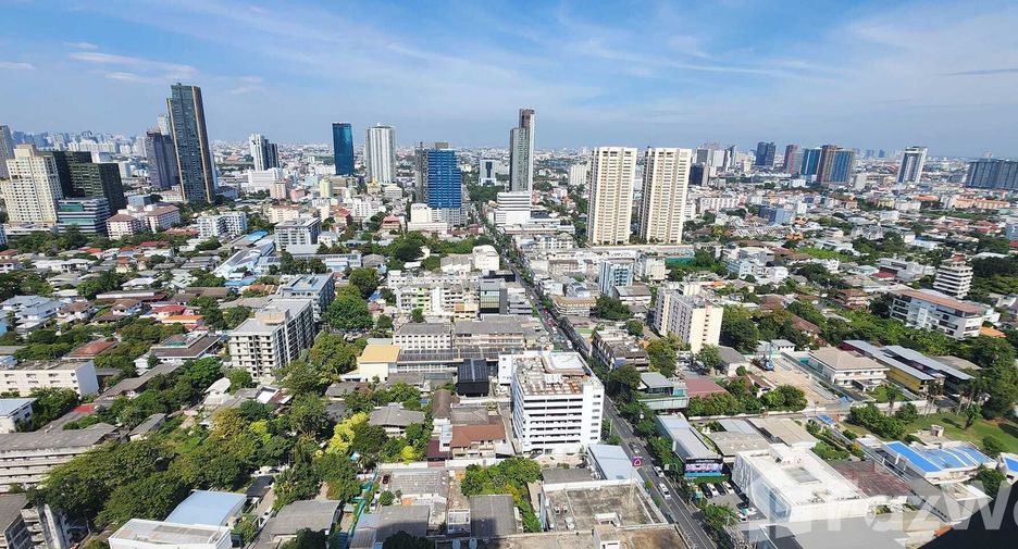 For rent 2 bedrooms condo in Watthana, Bangkok
