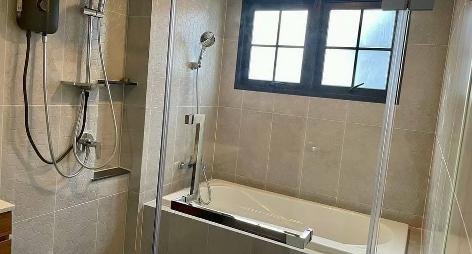 For rent 4 bedrooms house in Bang Phli, Samut Prakan