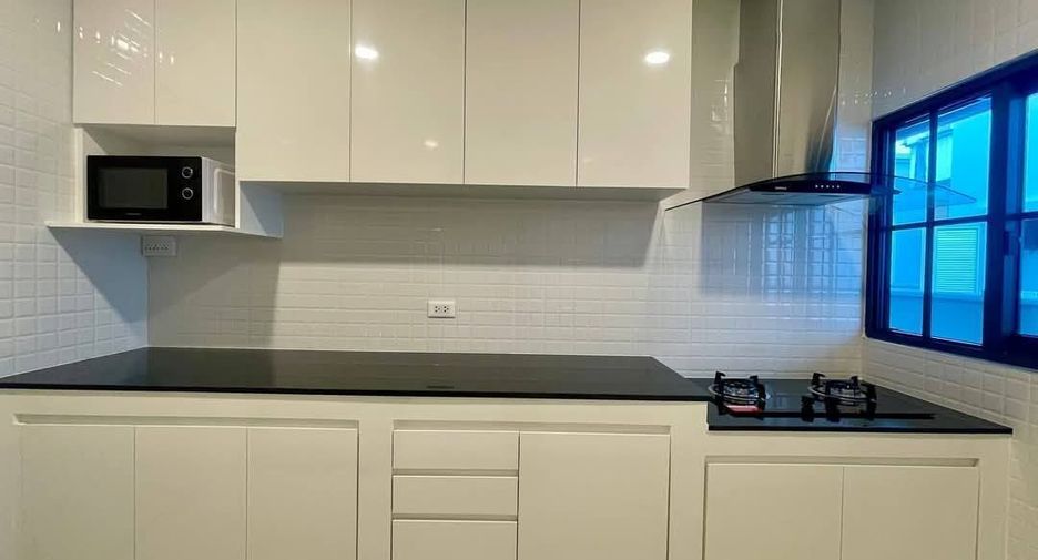 For rent 4 bedrooms house in Bang Phli, Samut Prakan