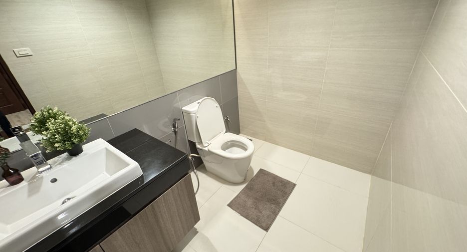 For rent 2 bedrooms apartment in Pathum Wan, Bangkok