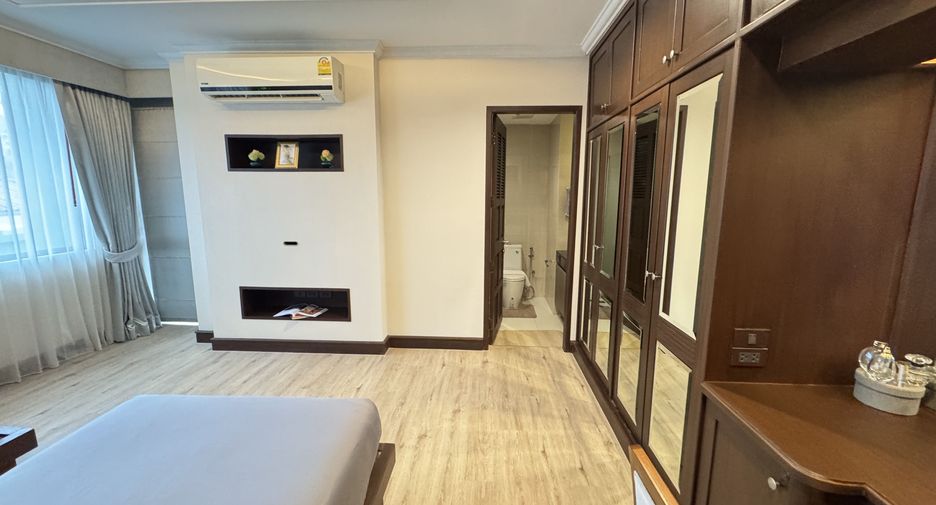 For rent 2 bedrooms apartment in Pathum Wan, Bangkok