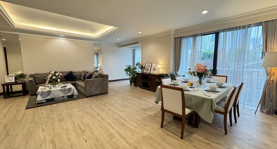 For rent 2 bedrooms apartment in Pathum Wan, Bangkok