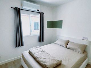 For rent 2 bedrooms townhouse in Saphan Sung, Bangkok