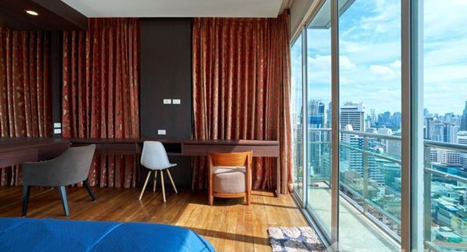 For rent 2 bedrooms condo in Watthana, Bangkok