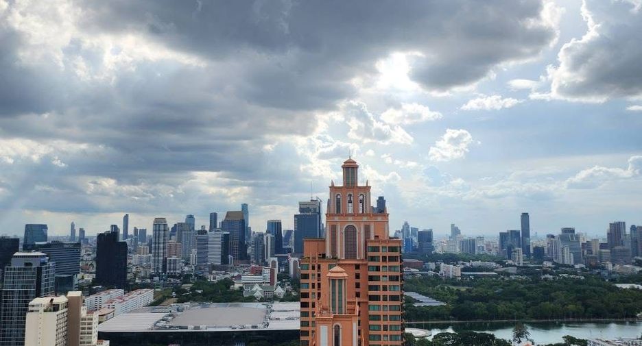 For rent 2 bedrooms condo in Khlong Toei, Bangkok