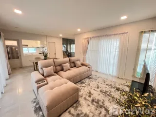 Casa en alquiler de 3 habitaciones en Bang Phli, Samut Prakan