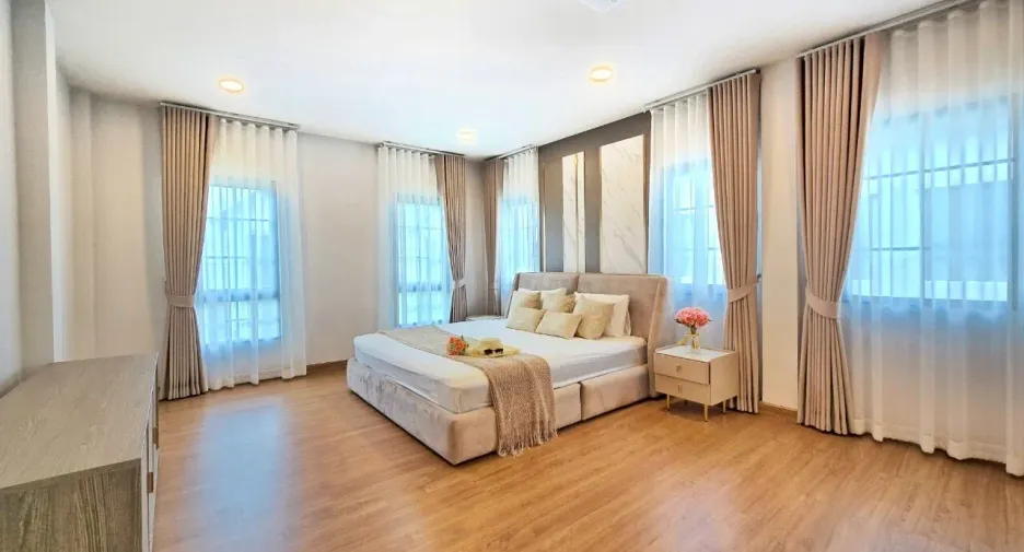 Haus zur Miete mit 4 Zimmer in Bang Phli, Samut Prakan