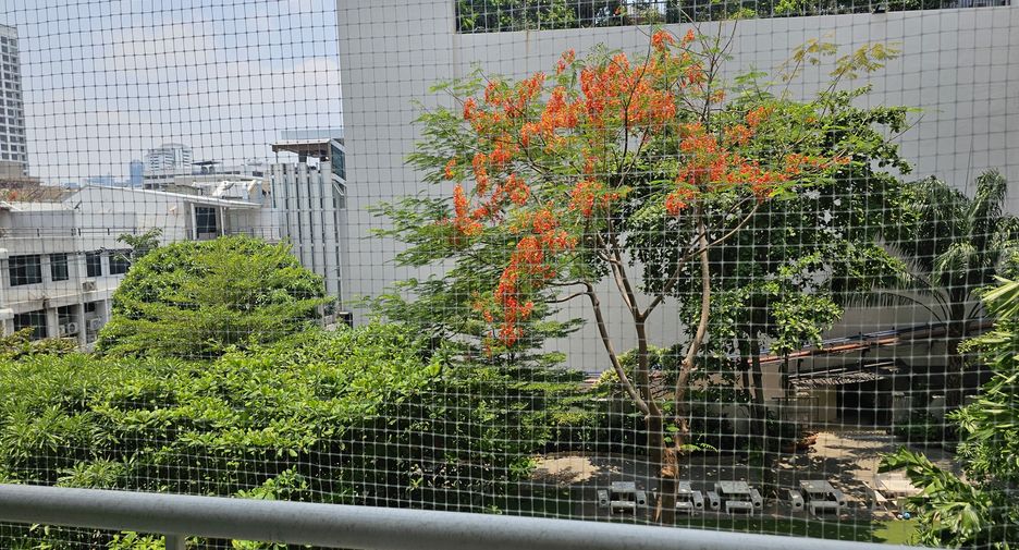 For rent 1 bed condo in Watthana, Bangkok