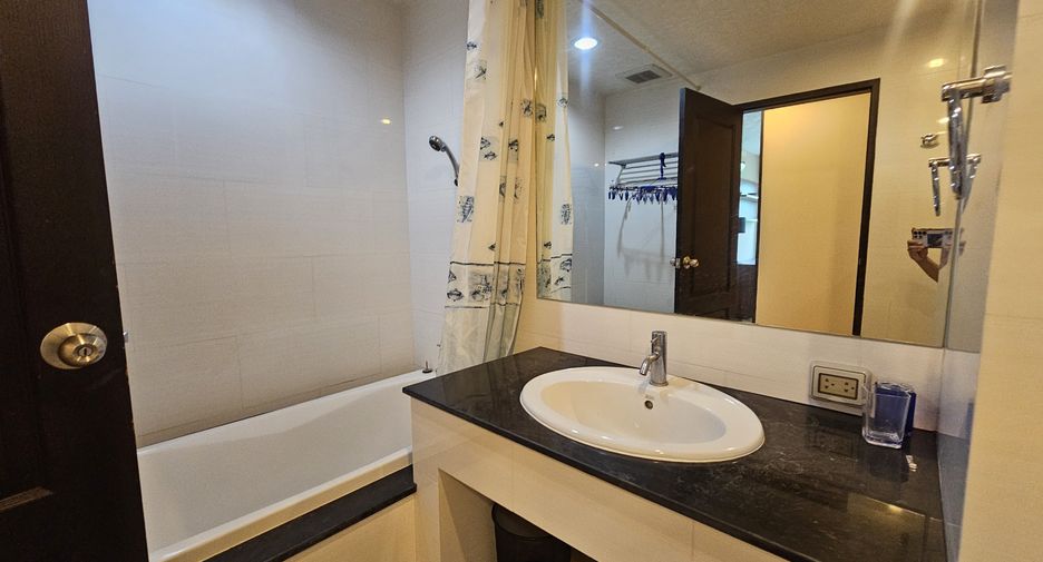 For rent 1 bed condo in Watthana, Bangkok