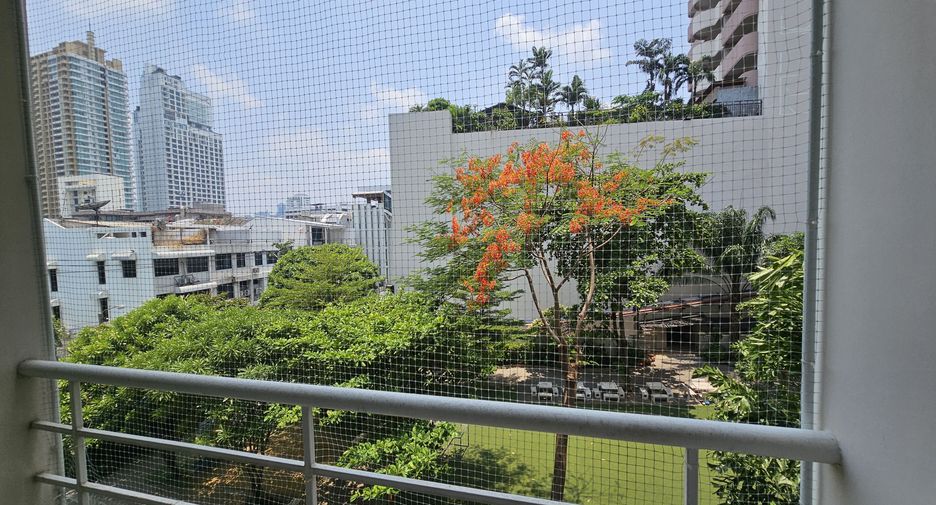 For rent 1 bed condo in Watthana, Bangkok