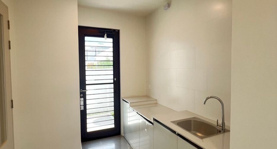 Casa en alquiler de 4 habitaciones en Bang Phli, Samut Prakan