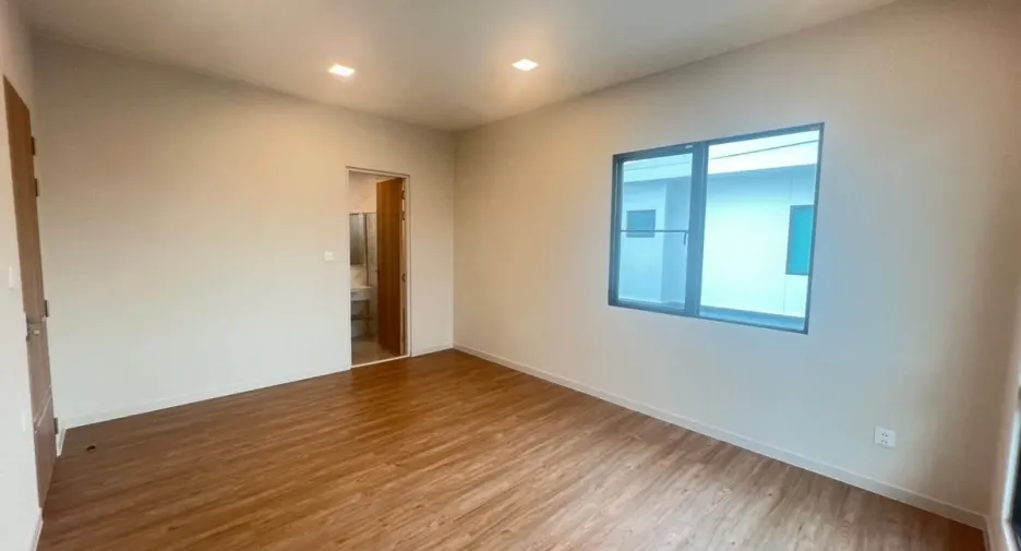 Casa en alquiler de 4 habitaciones en Bang Phli, Samut Prakan