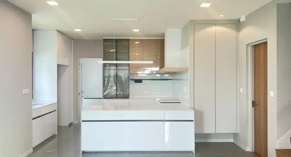 Casa en alquiler de 4 habitaciones en Bang Phli, Samut Prakan