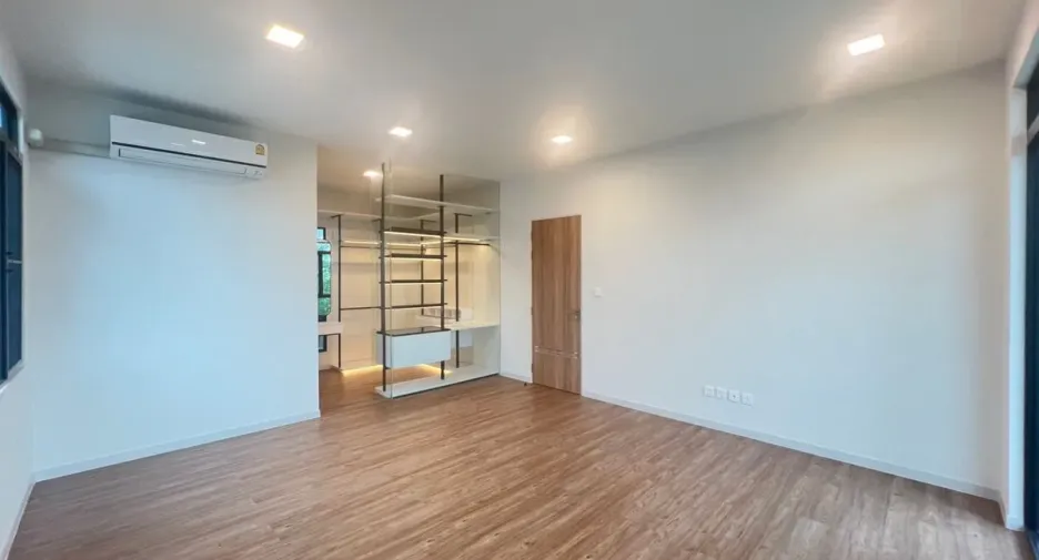 Casa en alquiler de 4 habitaciones en Bang Phli, Samut Prakan