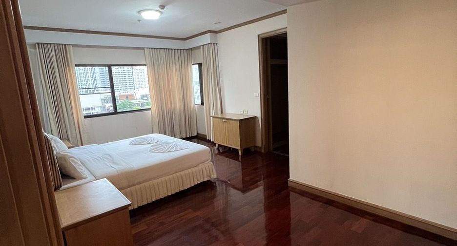 For rent 2 bedrooms apartment in Watthana, Bangkok