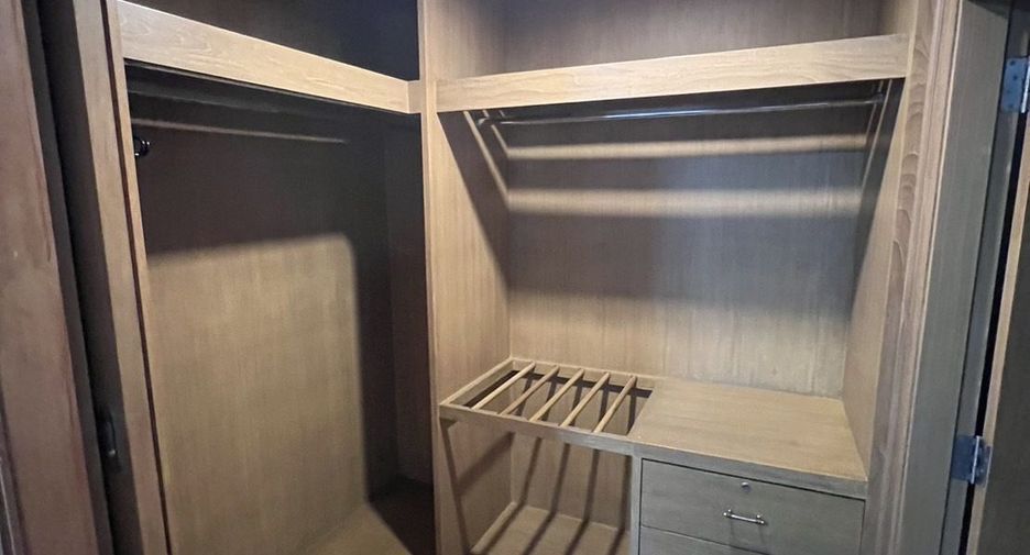 For rent 2 bedrooms apartment in Watthana, Bangkok