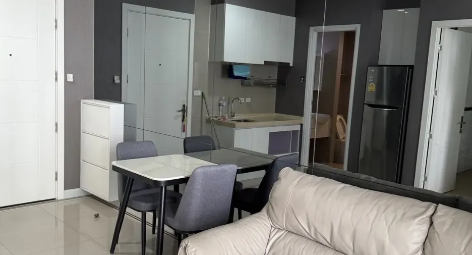 Wohnung zur Miete mit 1 Zimmer in Huai Khwang, Bangkok