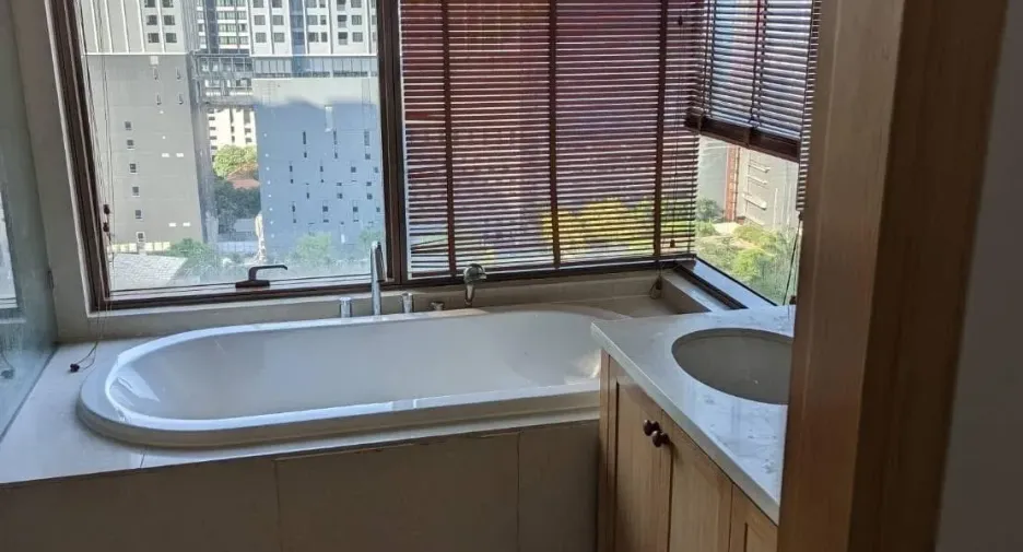 For rent 2 bedrooms condo in Khlong Toei, Bangkok
