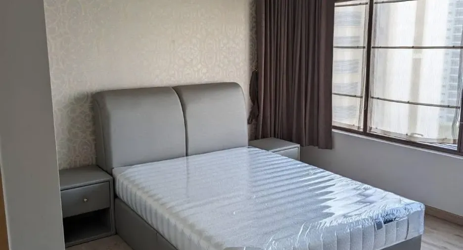For rent 2 bedrooms condo in Khlong Toei, Bangkok
