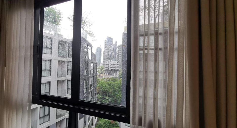 For rent 2 bedrooms condo in Khlong Toei, Bangkok