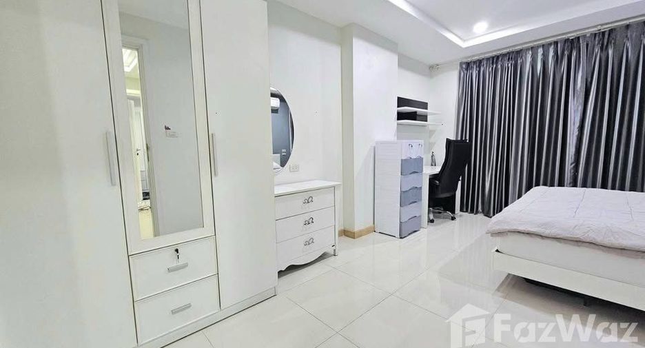 For rent 2 bedrooms condo in Wang Thonglang, Bangkok