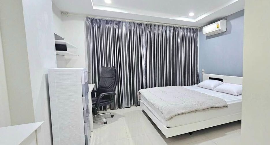 For rent 2 bedrooms condo in Wang Thonglang, Bangkok